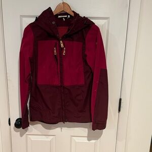 Fjallraven G1000 Women's Jacket in Red and Burgundy